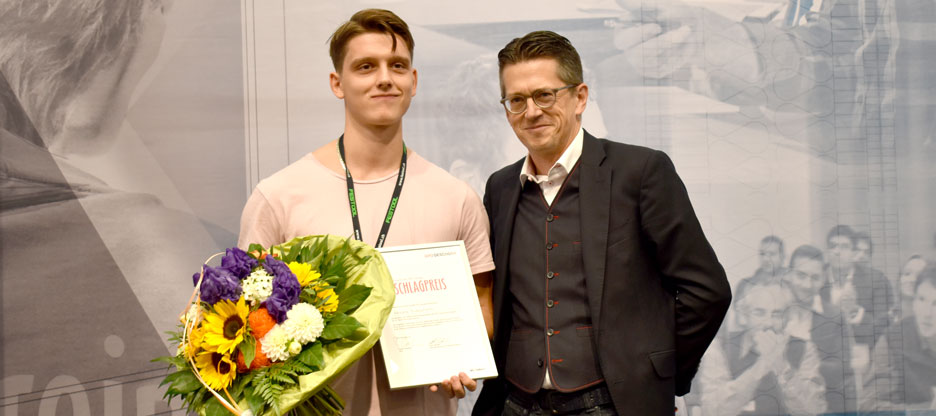 Nikola Dukanovic gewinnt den OPO Oeschger Beschlagpreis am «Schreiner Nachwuchsstar»
